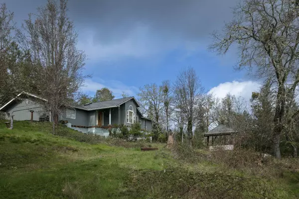 804 Riverbanks RD,  Grants Pass,  OR 97527