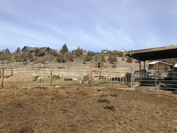 2667 Euston LN, Redmond, OR 97756