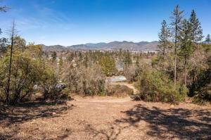 1614 Poplar DR, Grants Pass, OR 97527