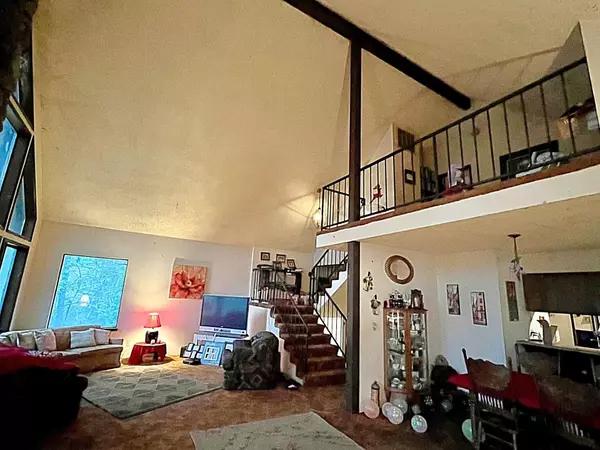 Grants Pass, OR 97527,7344 Applegate RD