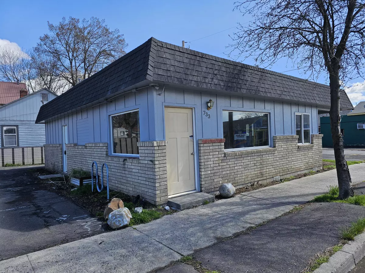 Klamath Falls, OR 97601,733 Main ST