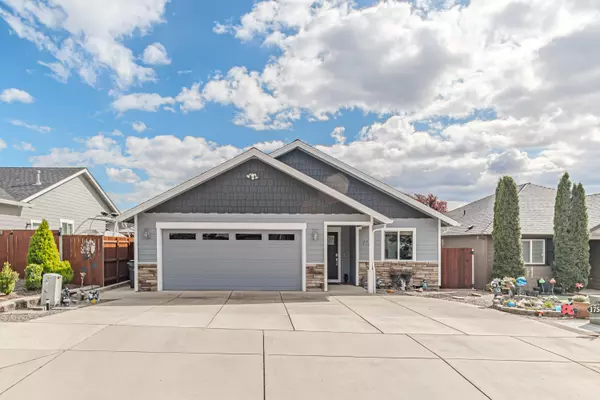 1758 Pearl Eye LN, Medford, OR 97504