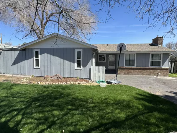 Klamath Falls, OR 97603,1021 Applewood ST