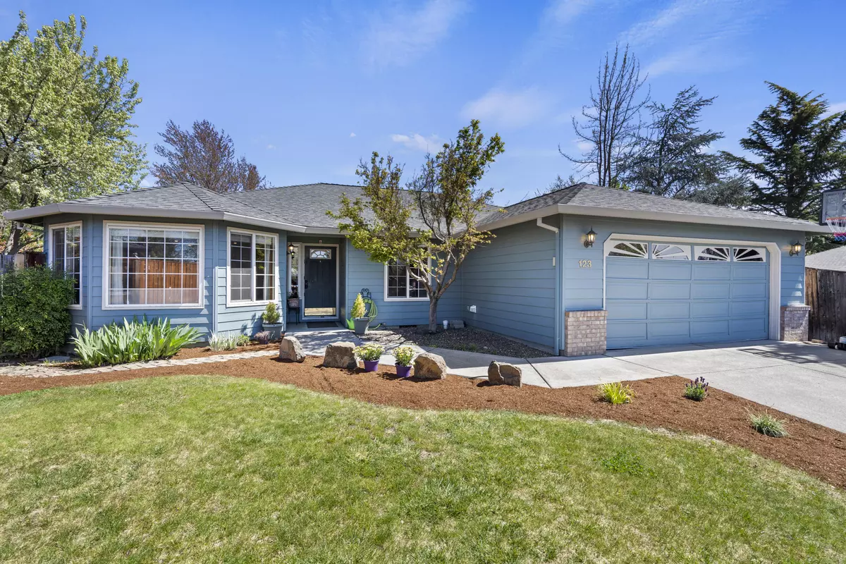 Phoenix, OR 97535,123 Mountain View CT