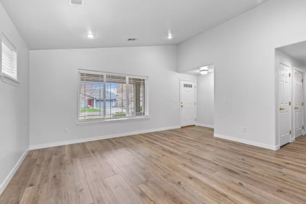 Medford, OR 97501,1207 Shafer LN