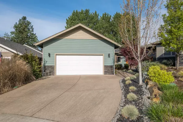 1178 Cottage LN, Grants Pass, OR 97526