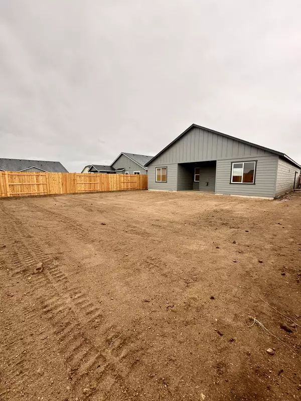 Redmond, OR 97756,1671 Varnish PL #96