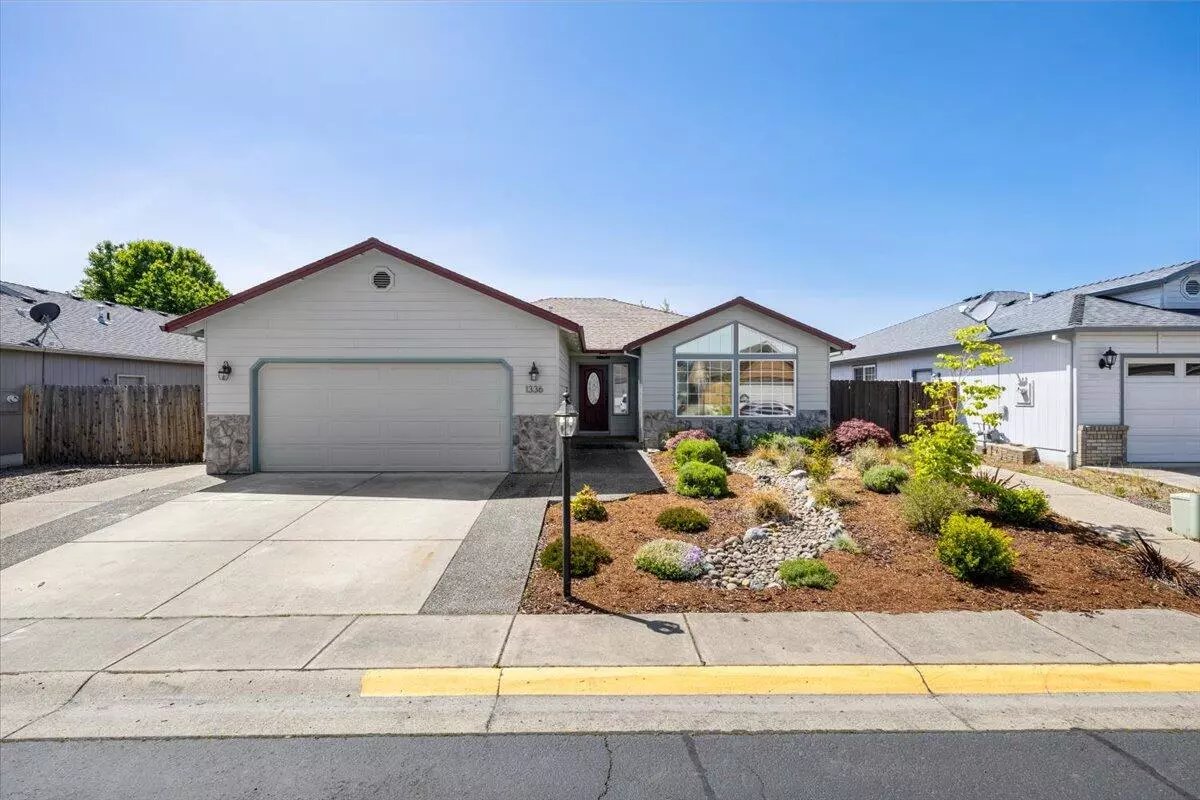 Central Point, OR 97502,1336 Hawk DR
