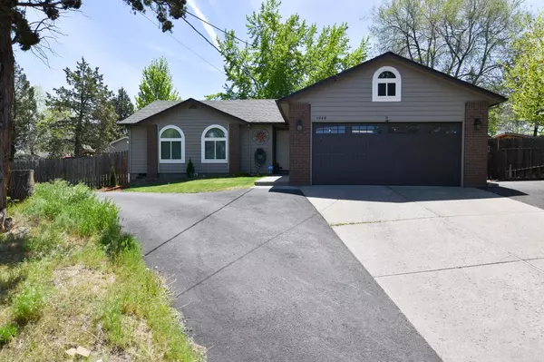 1940 Curry CT, Redmond, OR 97756