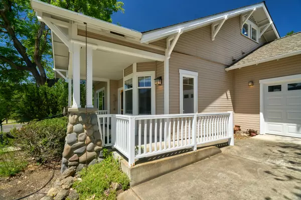 Ashland, OR 97520,621 Nepenthe RD