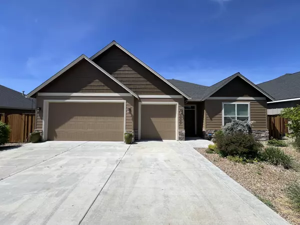 3047 Canyon DR, Redmond, OR 97756