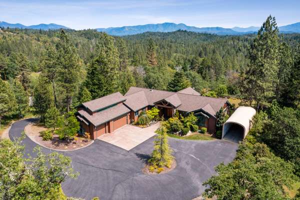 330 Seclusion LOOP, Grants Pass, OR 97526