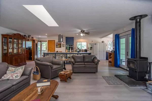 Glide, OR 97443,253 Kennaday LN