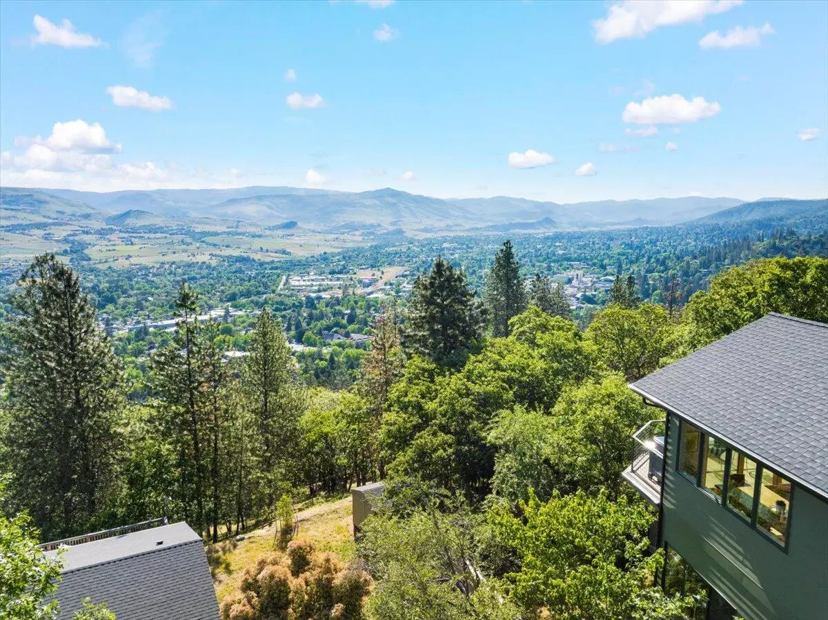 Ashland, OR 97520,294 Skycrest DR