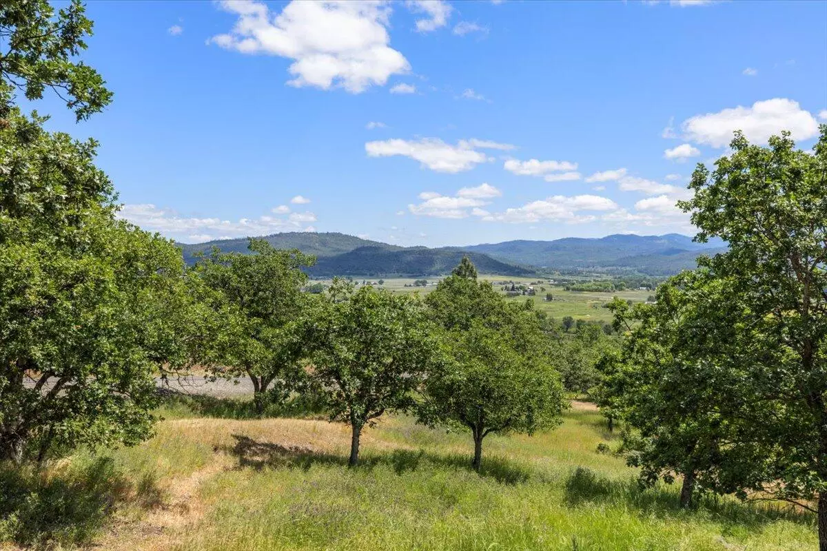 Eagle Point, OR 97524,2051 Riley RD