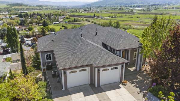 817 Amerman DR, Phoenix, OR 97535