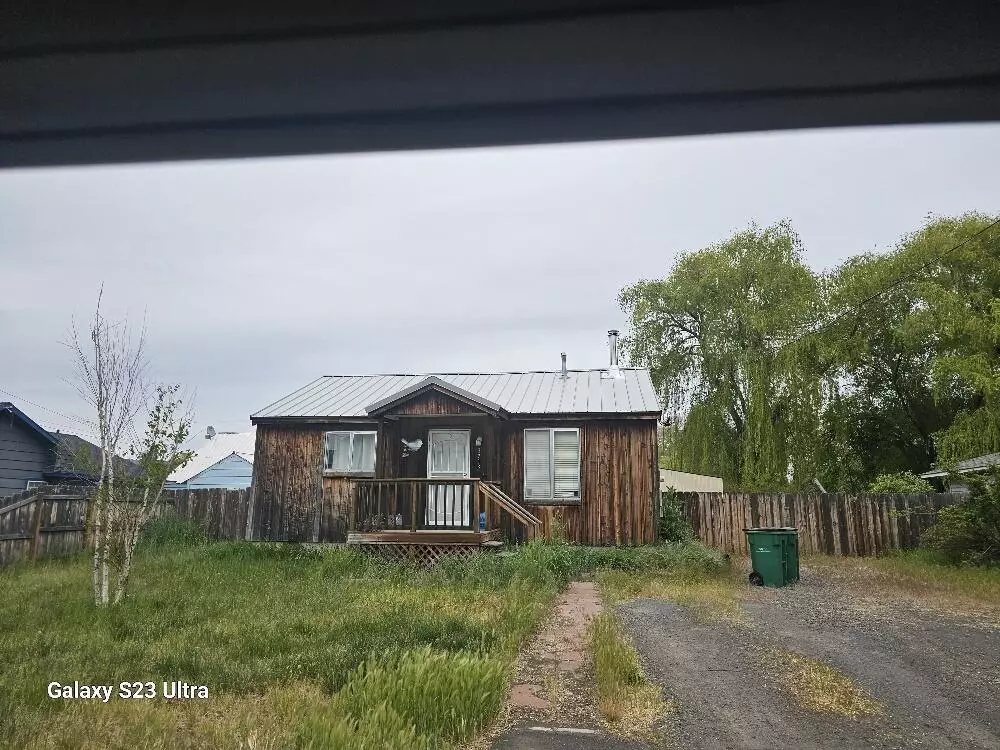 Klamath Falls, OR 97603,3713 Altamont DR