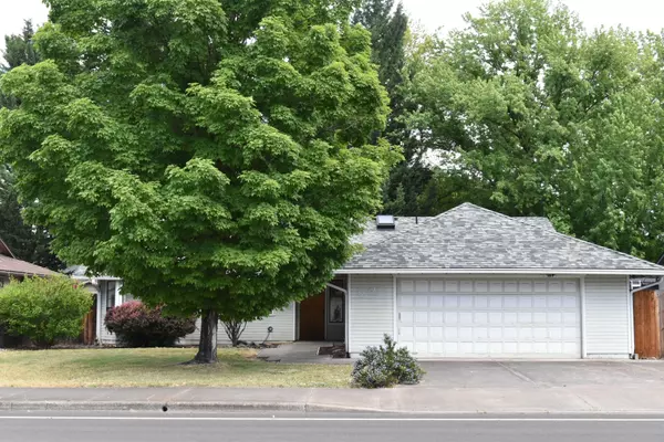 3112 Springbrook RD, Medford, OR 97504