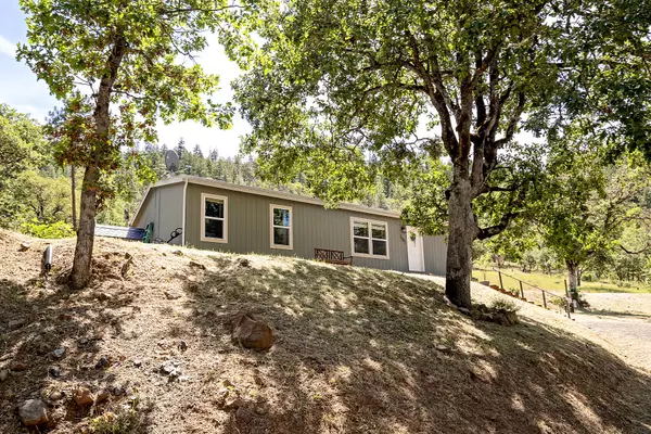 1382 Evans Creek RD, Rogue River, OR 97537