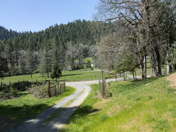 Wolf Creek, OR 97497,740 Warner RD