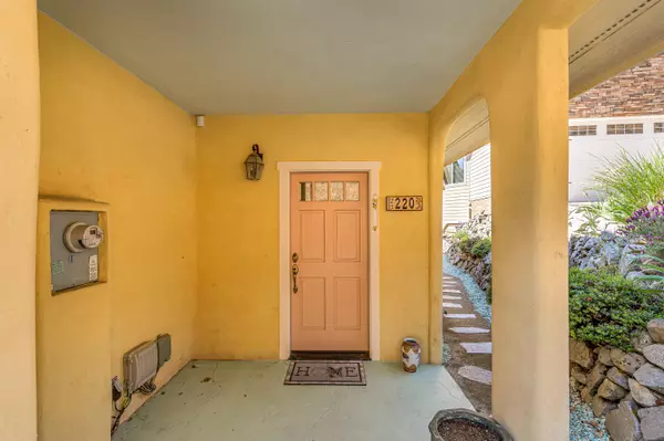 Jacksonville, OR 97530,220 Oak Knoll