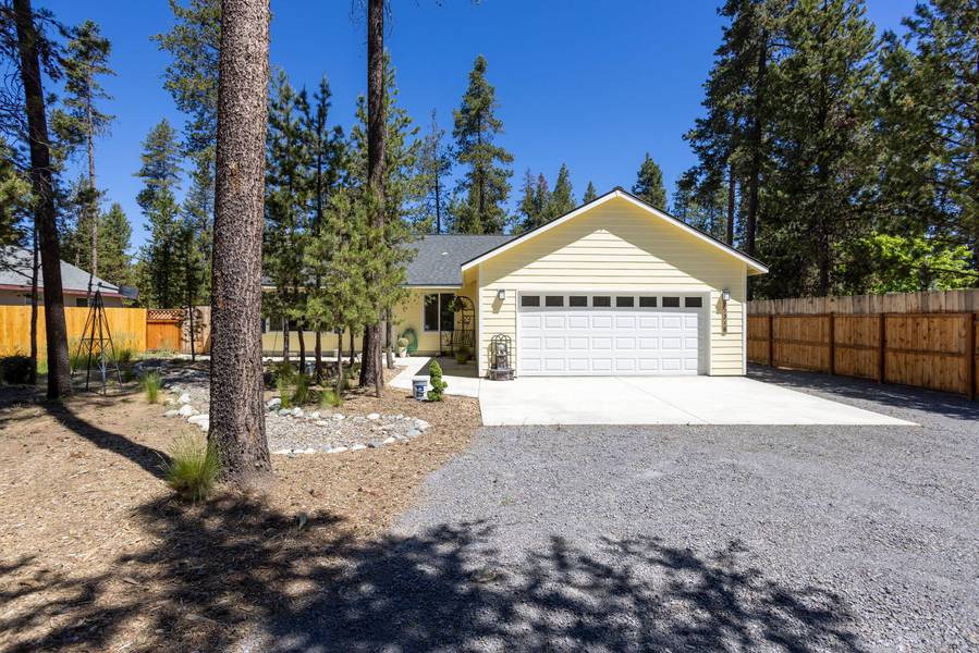 17316 Golden Eye DR, Bend, OR 97707