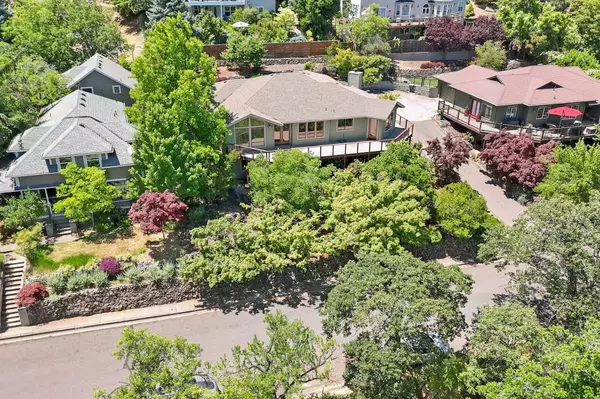 Ashland, OR 97520,135 Scenic DR