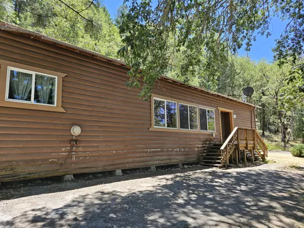 1390 Sunny Valley LOOP, Sunny Valley, OR 97497