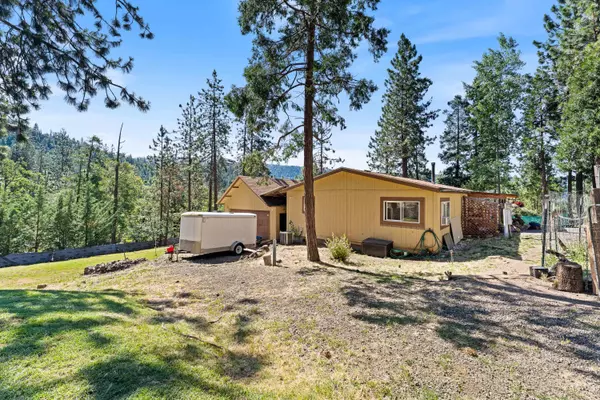 Prospect, OR 97536,241 Manzanita DR