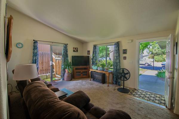 845 Maui LN, Madras, OR 97741