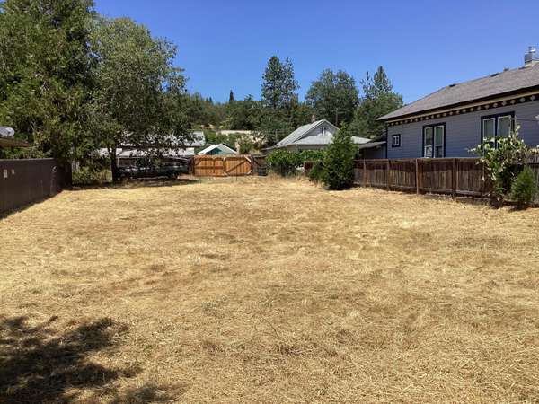 1206 Isham ST, Grants Pass, OR 97526