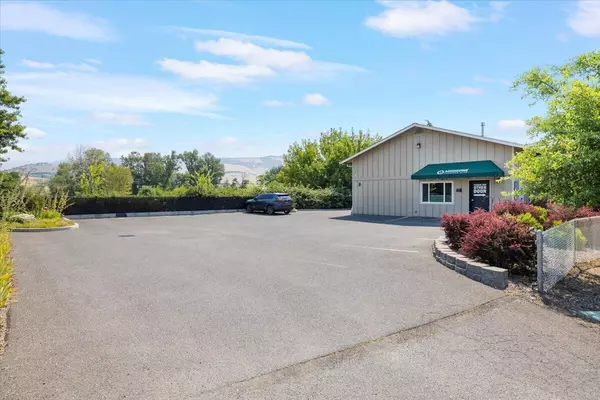 Ashland, OR 97520,481 Applegate WAY