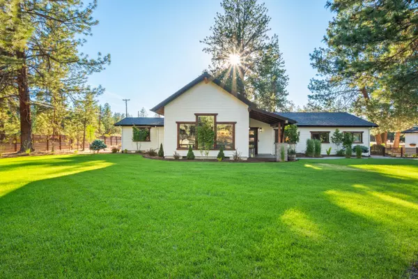 19830 Rocking Horse RD, Bend, OR 97702