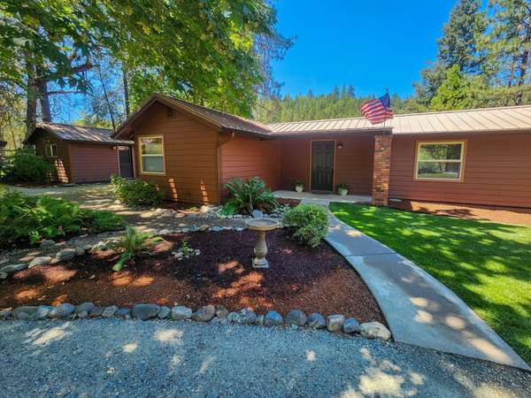 1974 Gunnell RD, Grants Pass, OR 97526