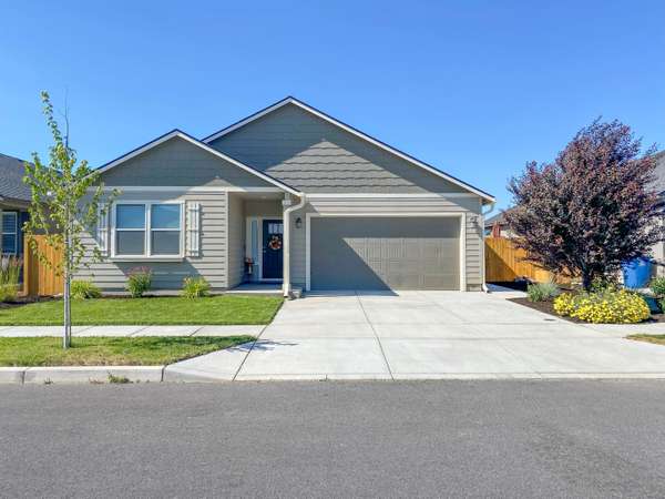 933 Teak CT, Redmond, OR 97756