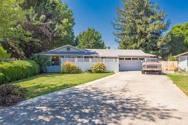 2606 St Thomas WAY, Medford, OR 97504