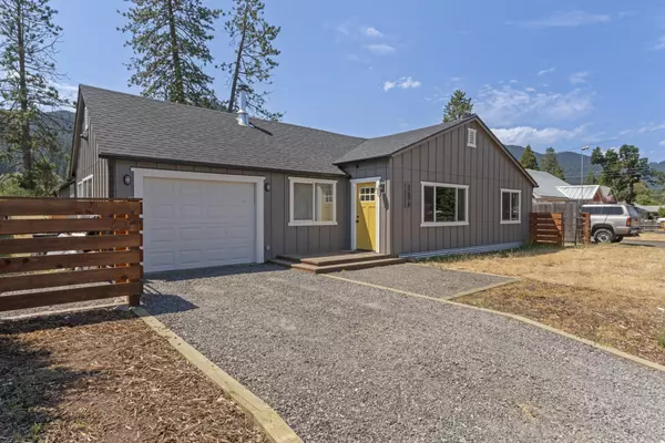 47570 school ST, Oakridge, OR 97463