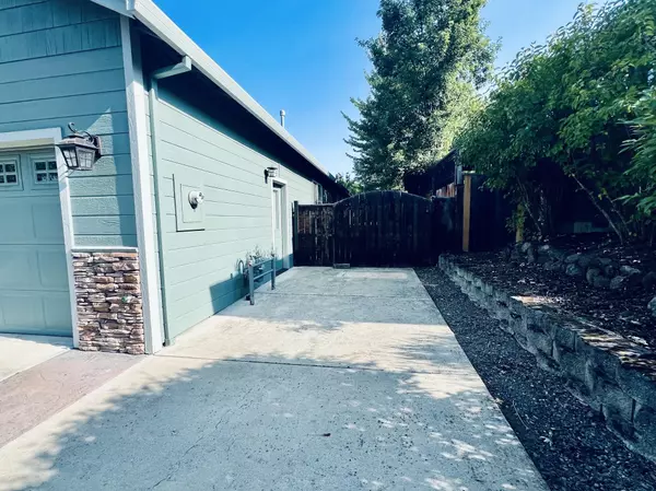 Eagle Point, OR 97524,1139 Michael LN