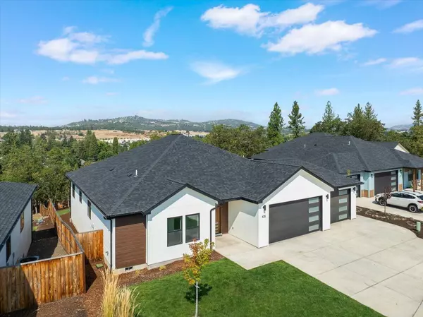 435 Arrowhead TRL, Eagle Point, OR 97524