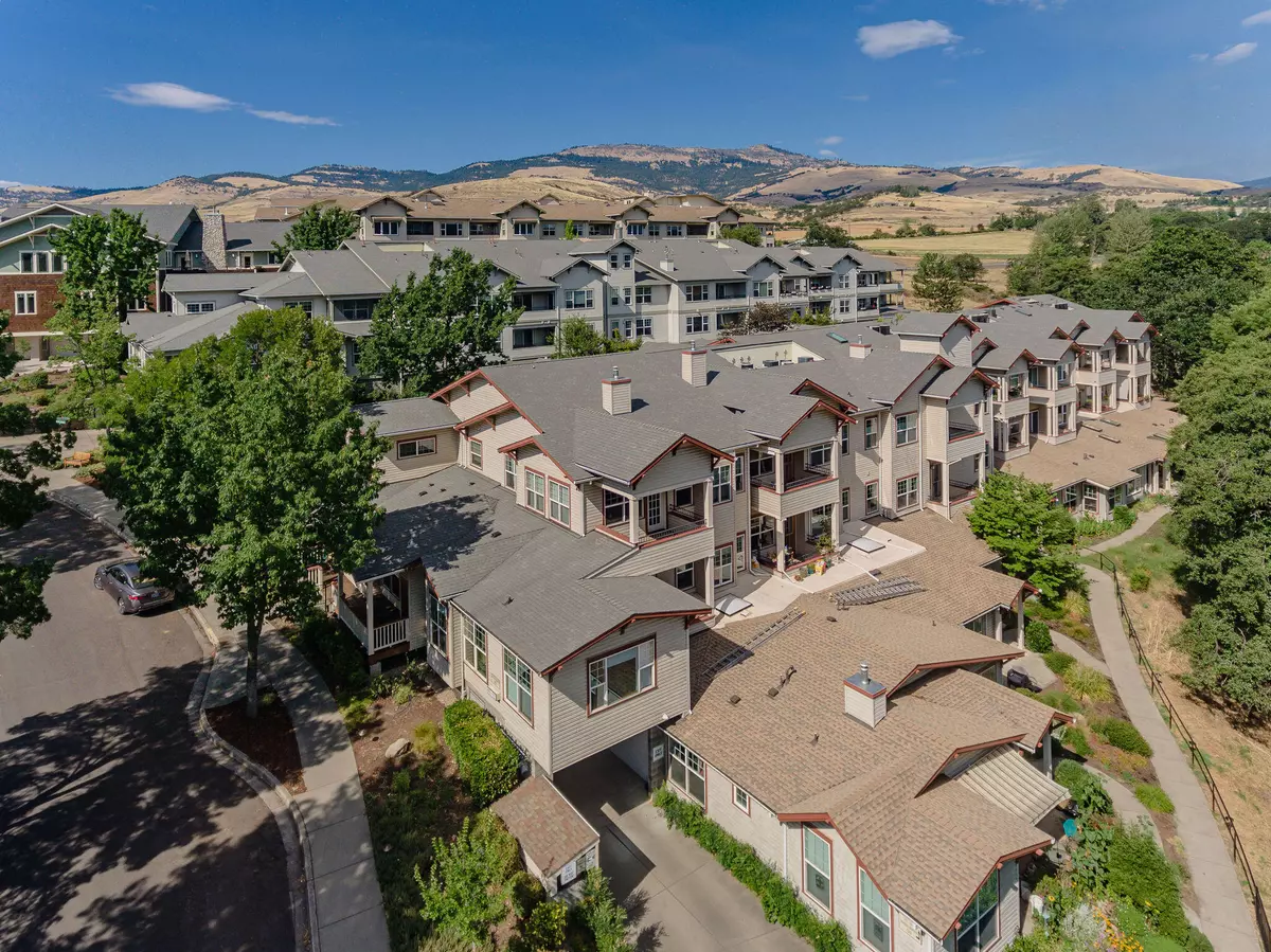 Ashland, OR 97520,916 Mountain Meadows CIR