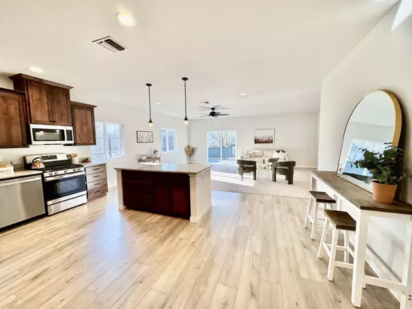 Medford, OR 97501,557 Nicholas Lee DR