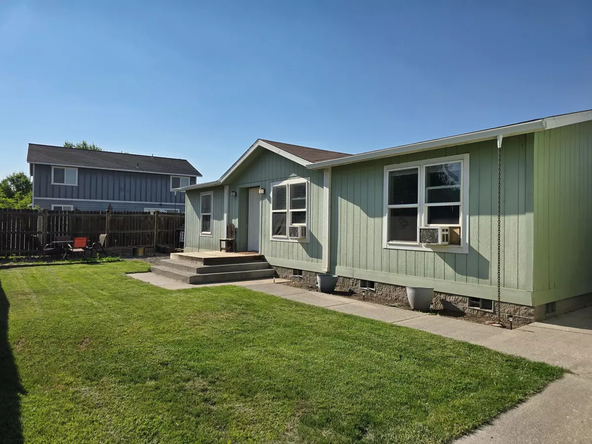 Redmond, OR 97756,841 Shoshone DR