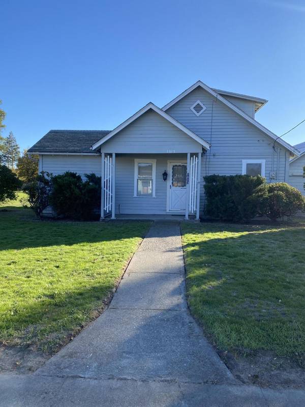 1013 L ST, Grants Pass, OR 97526