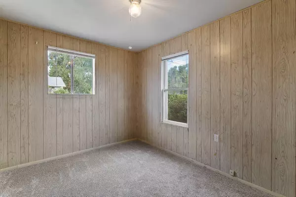 Grants Pass, OR 97526,1013 L ST