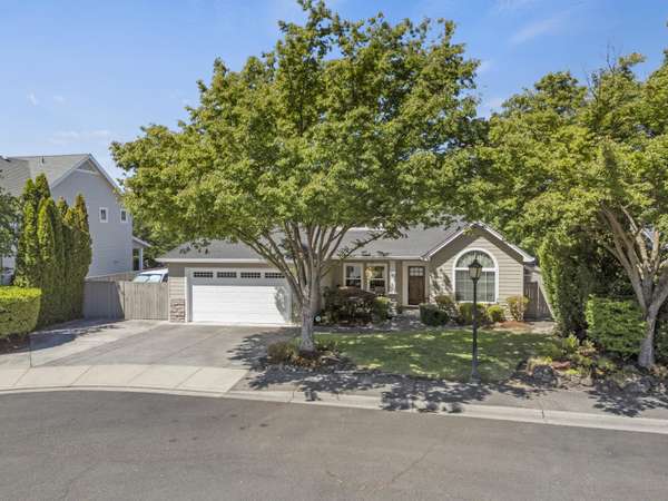 Medford, OR 97504,230 Fieldbrook CT