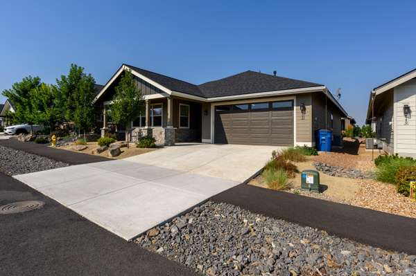 2727 23rd LOOP, Redmond, OR 97756