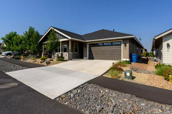 2727 23rd LOOP,  Redmond,  OR 97756