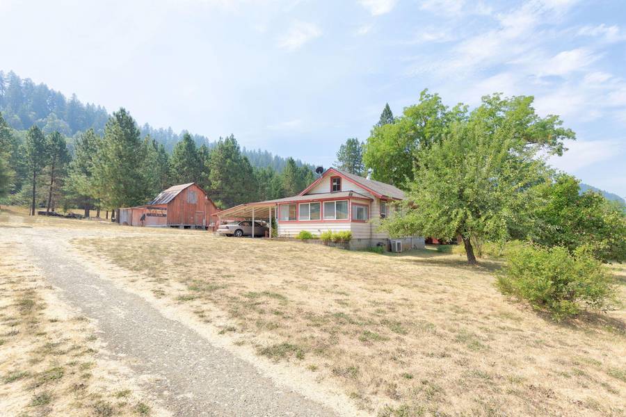 207 Frontage RD, Wolf Creek, OR 97497