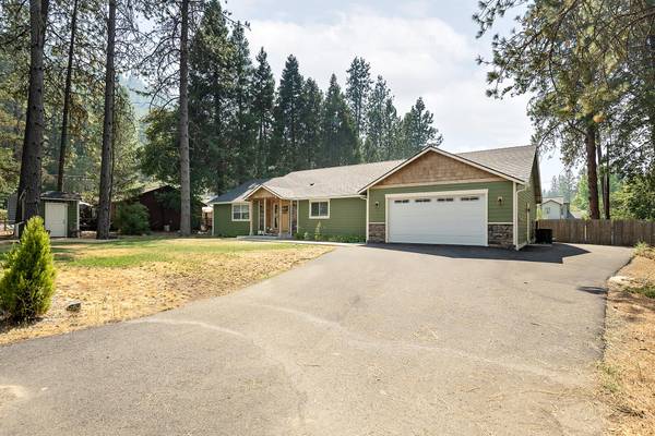 138 Rogue Manor PL, Grants Pass, OR 97527