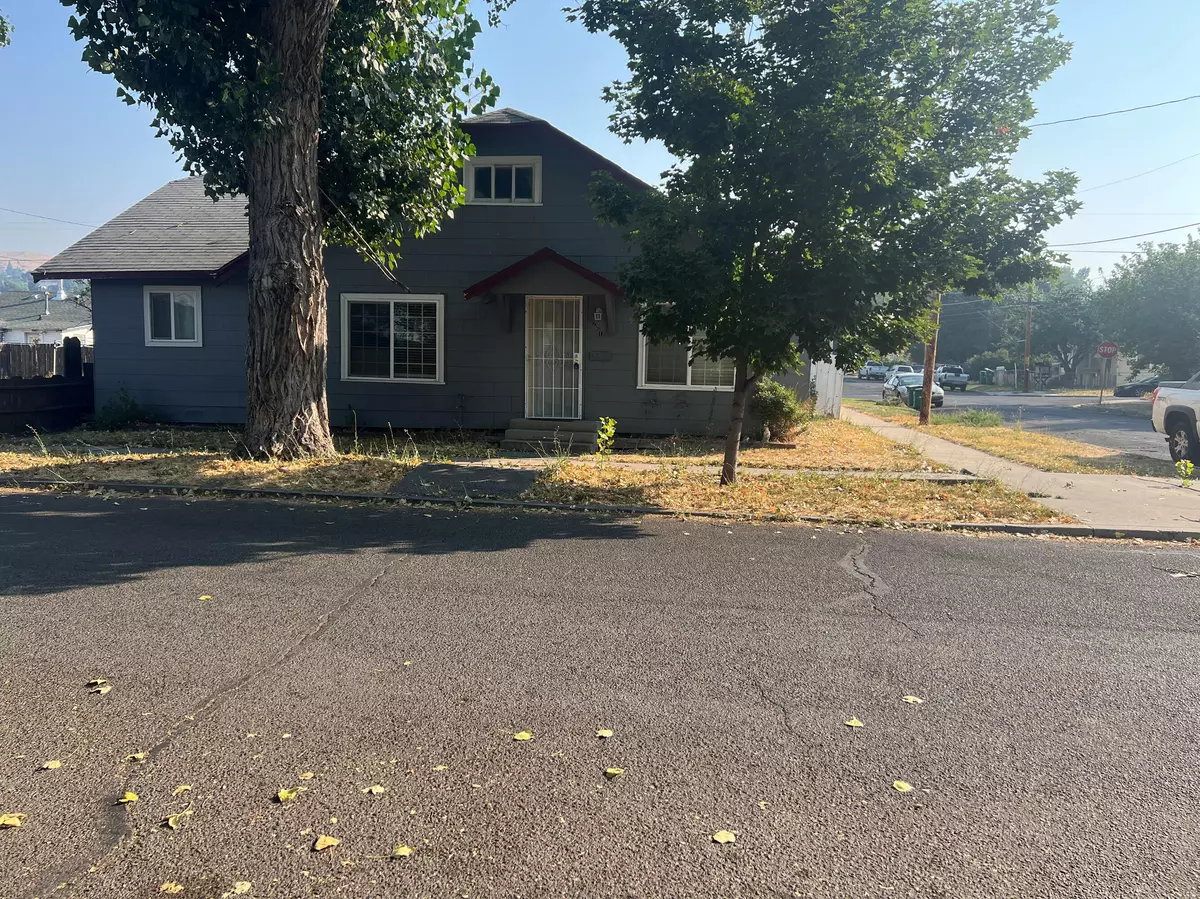 Klamath Falls, OR 97601,261 Martin ST